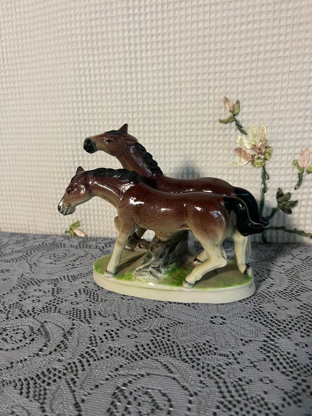Vintage Japan Porcelain Horse Figurine Pair Brown Bay Mare Foal Oval Base 6 in